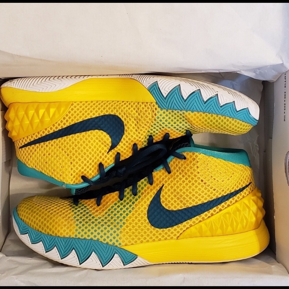 Nike Kyrie 1 “Letterman” Basketball Shoes